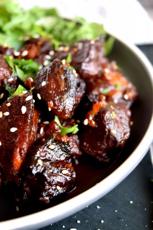 Moist and tender, with charred bits too, these Honey Garlic Baked Pork Bites are delicious and easy to prepare. Despite the long cooking time, this main is perfect for a family dinner anytime. Sweet and garlicky, with an optional kick of spice and heat. Yum! #pork #baked #bites #honey #garlic