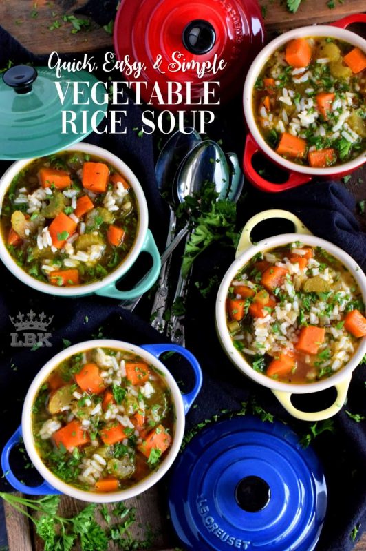 Vegetable Rice Soup - A basic and homey dish made with inexpensive ingredients; this soup is sure to make you feel all warm and cozy inside!#vegetable #rice #soup #vegetarian #fightcold