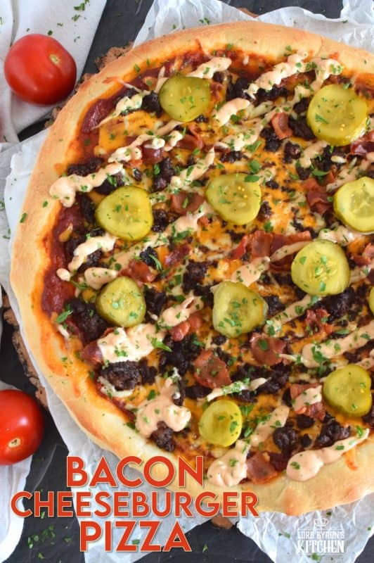 Bacon Cheeseburger Pizza combines the best of two fast food worlds into one! Prepared with ground beef, cheese, pickles, and a copycat burger sauce. Who could resist? #pizza #cheeseburger #beef #bacon #pizzaburger #burgerpizza