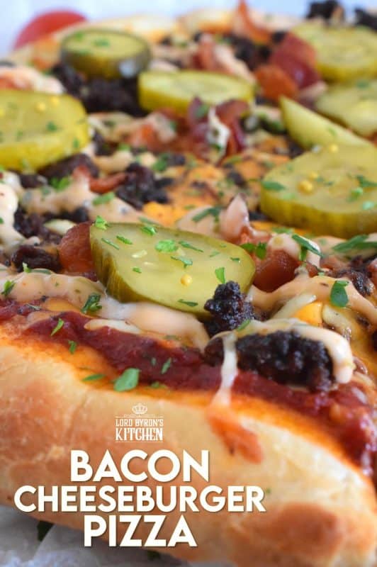 Bacon Cheeseburger Pizza combines the best of two fast food worlds into one! Prepared with ground beef, cheese, pickles, and a copycat burger sauce. Who could resist? #pizza #cheeseburger #beef #bacon #pizzaburger #burgerpizza