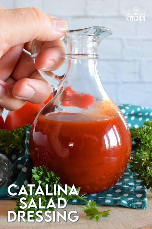 Slightly sweet and tangy, with a bold tomato flavour, Catalina Salad Dressing is an easy way to make a boring salad extraordinary. With its bright red hue, and its rich flavour, it's no wonder it was one of the most popular dressings of the 60s and 70s! #catalina #salad #dressing #saladdressing #homemade #sauce #copycatrecipes