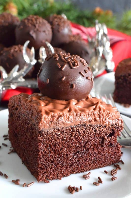 One of the most recognizable, freezer-friendly cakes is the star of this truffle recipe. McCain Cake Truffles are prepared with a chocolate cake and chocolate chips - that's it! How's that for easy and budget friendly? All is takes are those two ingredients to make one of the most moist and dense, chocolaty treat! #christmas #holiday #nobake #mccain #chocolate #chocolatecake #truffles