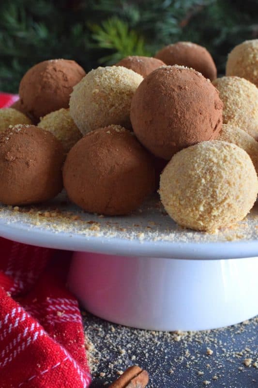 These one-bite Pumpkin Spice Cheesecake Truffles taste just like a slice of classic cheesecake with the perfect amount of pumpkin spice flavour. After all, a cheesecake should always taste like a cheesecake first, followed by a hint of flavouring from an additional topping or ingredient. These are absolutely delicious! #pumpkinspice #nobake #truffles #christmas #holiday #creamcheese