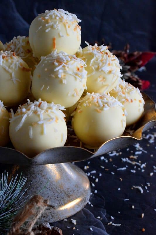 You will not believe how easy these Coconut Shortbread Truffles are to prepare! With lots of coconut flavour, these truffles are made with crumbled shortbread cookies and dipped in velvety white chocolate. Be sure to toast the coconut first to really get the best out of this holiday confection! #holiday #christmas #chocolate #truffles #coconut #nobake #cookies