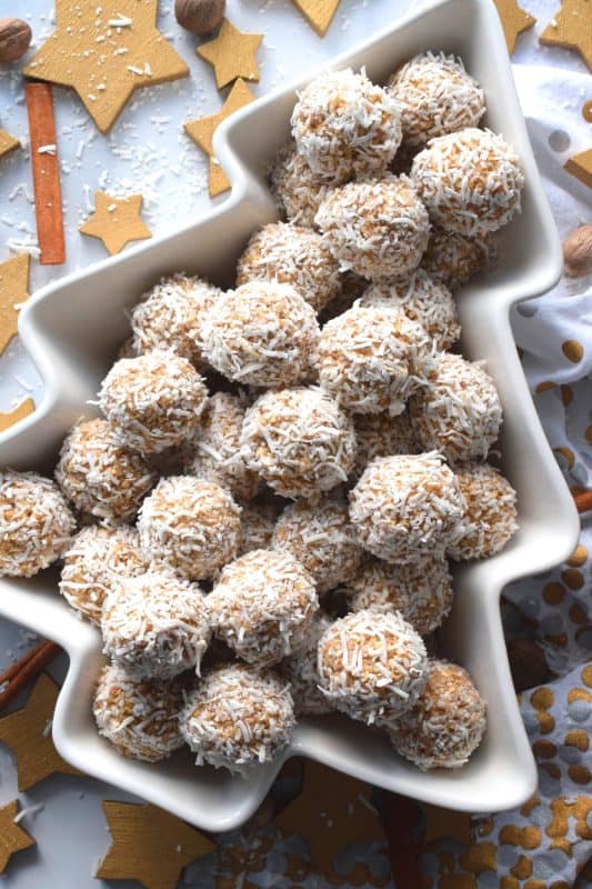 Being from Newfoundland, I know a thing or two about snowballs! They are a very traditional treat on the island, and loved by everyone. But, who says they have to be chocolate flavoured? Christmastime treats conjure up warming spice flavours, just like the ones in these Holiday Spiced Snowballs! This version is void of chocolate, but has an explosion of spices like cinnamon, nutmeg, cloves, and ginger! #pumpkinspice #holidayspiced #christmas #snowballs