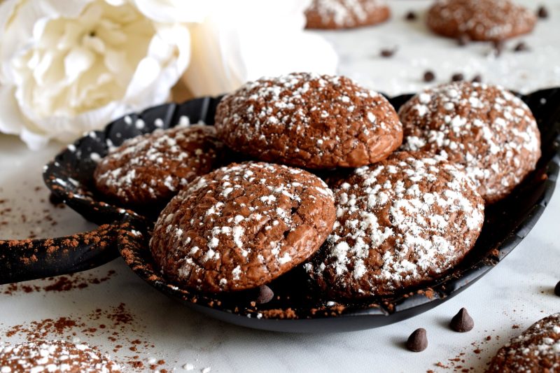 Soft, moist, and dainty, Chocolate Brownie Cookies are a way to bring the flavours of a classic fudge brownie to a sophisticated dinner party; this is how the rich, famous, and pretentious might indulge in a brownie! #brownies #cookies #ricardo #chocolate