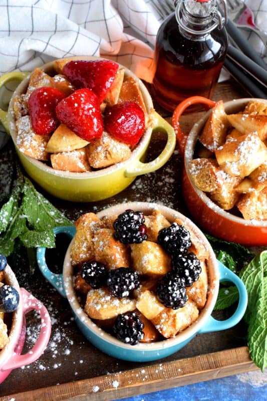 Individual Baked Bagel French Toast Pots are a classic, family style dish, which has been elevated to something special and unique. Try using bagels instead of bread for a whole new level of texture! #frenchtoast #bagels #frenchtoastbagels #breakfast #brunch #lecreuset