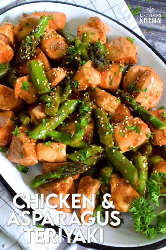 Seasoned boneless and skinless chicken breast pieces are pan-fried with fresh asparagus and in a quick, homemade teriyaki sauce. This is a healthy dinner that is both easy and delicious! #asparagus #chicken #teriyaki #sauce #stirfry #skillet #breasts