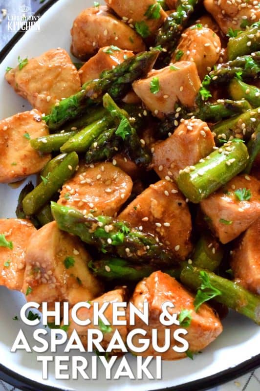 Seasoned boneless and skinless chicken breast pieces are pan-fried with fresh asparagus and in a quick, homemade teriyaki sauce. This is a healthy dinner that is both easy and delicious! #asparagus #chicken #teriyaki #sauce #stirfry #skillet #breasts