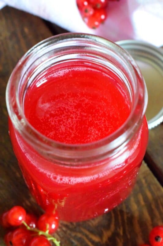 Cold, sweet, sparkling, and fizzy; this Red Currant Refresher starts with a red currant infused simple syrup and is stirred into lemon lime pop with lots of ice. Eat your heart out, Starbucks! Summer never tasted so good! #red #currant #redcurrants #currants #summer #drink #refresher