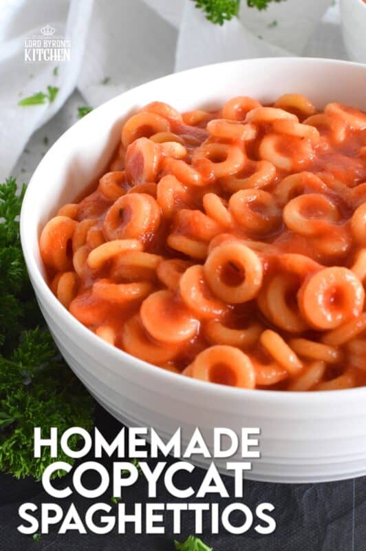 Store-bought, canned, o-shaped pasta in tomato sauce was a favourite meal of every kid in the 80s and 90s. Homemade Copycat Spaghettios allows you to enjoy your favourite childhood pasta without all of the preservatives and additives. The sauce is so quick and easy to make, and this dish comes together in the amount of time it takes to boil the pasta! #homemade #spaghettios #pasta #kids #mom