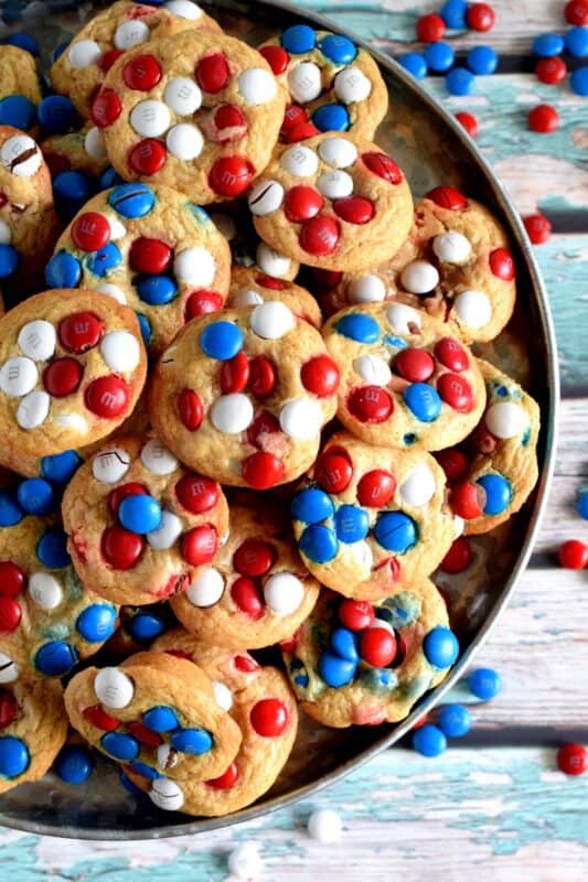 With combinations of red, white, and blue candy, we can celebrate both Canada Day and Independence Day with these Patriotic M&M Blondies! #patriotic #4thofjuly #july4th #independenceday #food #recipes #redwhite&blue #redwhiteandblue #blondies #brownies #cookies #M&Ms