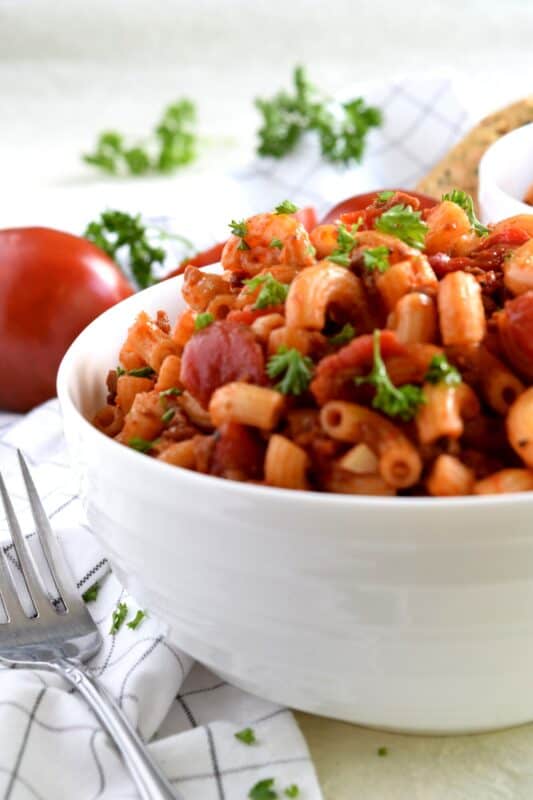 Kids of all ages, even grown ups, will love this home-cooked version of the classic Chef Boyardee Beefaroni. Perfectly cooked macaroni, smothered in a zesty sauce with chunky tomatoes and "beef" is the ideal comfort nostalgic dish. Even the most diehard meat lover won't be able to resist! #beefaroni #pasta #vegetarian #macaroni