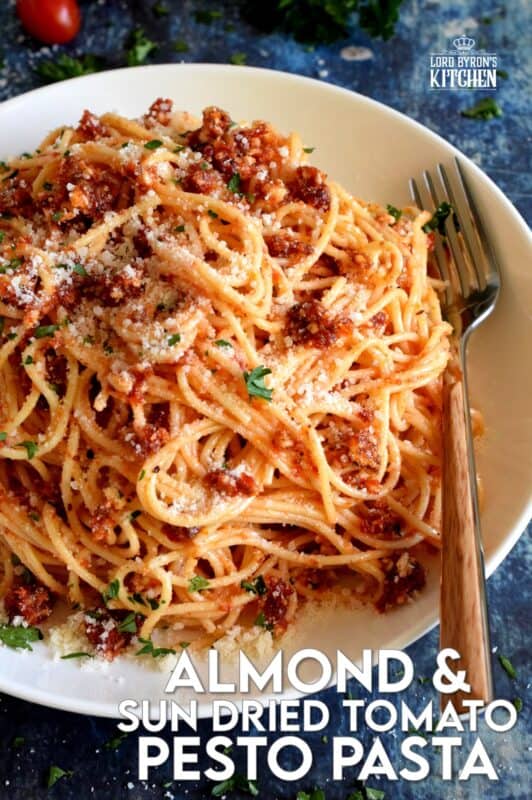 As a great lover of all things pesto, this Almond and Sun Dried Tomato Pesto Pasta earns a spot in my top ten list. It is so simple and easy to make, and super delicious too! The sun dried tomatoes make the pesto both salty and savoury, while the almonds add texture and flavour. #sundriedtomato #pesto #almond #pasta #easydinner