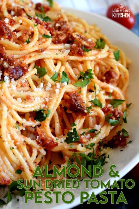 As a great lover of all things pesto, this Almond and Sun Dried Tomato Pesto Pasta earns a spot in my top ten list. It is so simple and easy to make, and super delicious too! The sun dried tomatoes make the pesto both salty and savoury, while the almonds add texture and flavour. #sundriedtomato #pesto #almond #pasta #easydinner