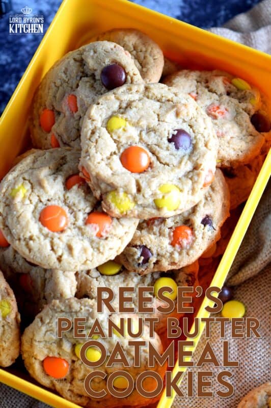 Reese's Pieces Peanut Butter Oatmeal Cookies are made with the peanut butter lover in mind.  Heavily loaded with peanut flavour by means of peanut butter, chopped peanuts, and a copious amount of Reese's Pieces, this cookie is sure to please the peanut butter kid in all of us! #peanutbutter #reeses #reesespieces #oatmealcookies #cookies