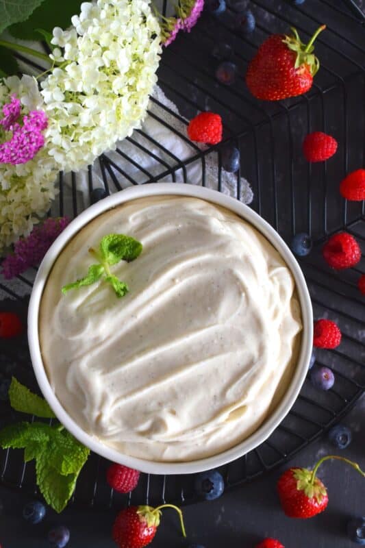 For those times when whipped cream just won't cut it, Vanilla Mascarpone Cream is what you need! It's super creamy and thick, does not deflate like whipped cream, tastes sweet and slightly tart at the same time, and finally, it's loaded with vanilla beans! #whippedtopping #mascarpone #cheese #vanillabean #vanilla