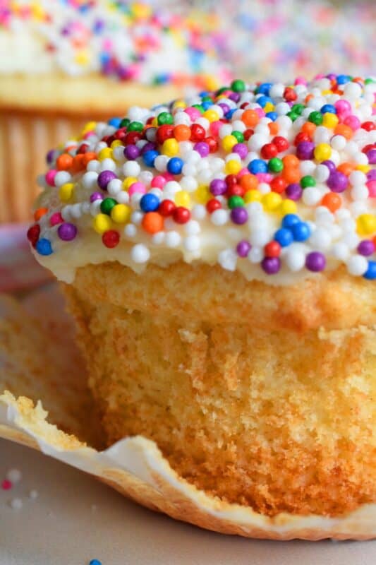 Simple Vanilla Cupcakes are the ultimate go-to recipe for birthdays, special occasions, or just because! Top these with your favourite homemade or store-bought frosting and be sure to add lots and lots of sprinkles too! #classic #simple #oldfashioned #vanilla #cupcakes #easy