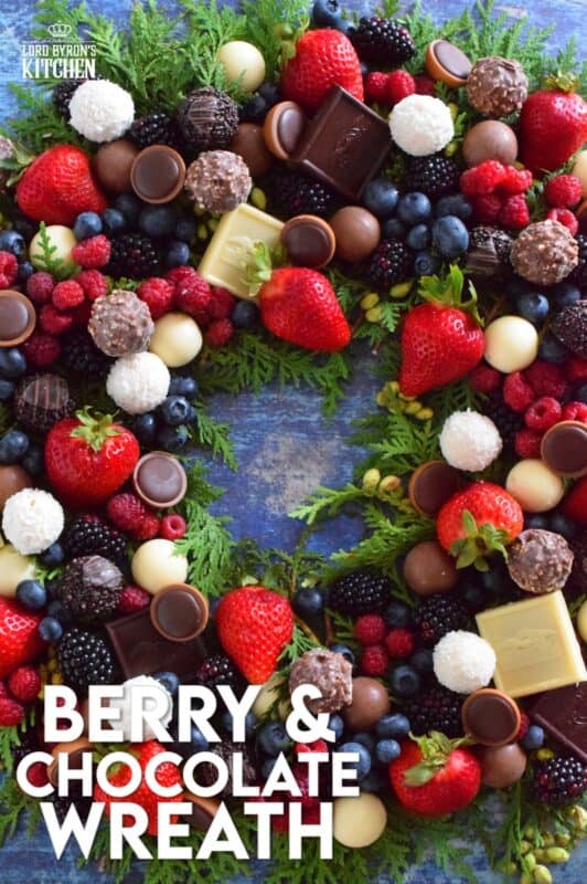One absolute failproof food pairing is that of really good chocolate and fresh berries. Add this Berry and Chocolate Wreath to your holiday no-bake confections list this Christmas! Buy your favourite chocolates and your family's favourite berries. Assemble this wreath and dig in! #wreath #christmas #holiday #berries #chocolate #truffles #party