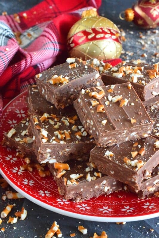 Nutella is very popular in most families, especially families with kids. Pretzel Nutella Bars combines the nutty and creamy chocolatey-ness that is Nutella with the crunchiness and saltiness of pretzels. And, if that wasn't enough, the bars are topped with melted Mirage Candy Bars! #nutella #candybar #chocolate #bars #nobake