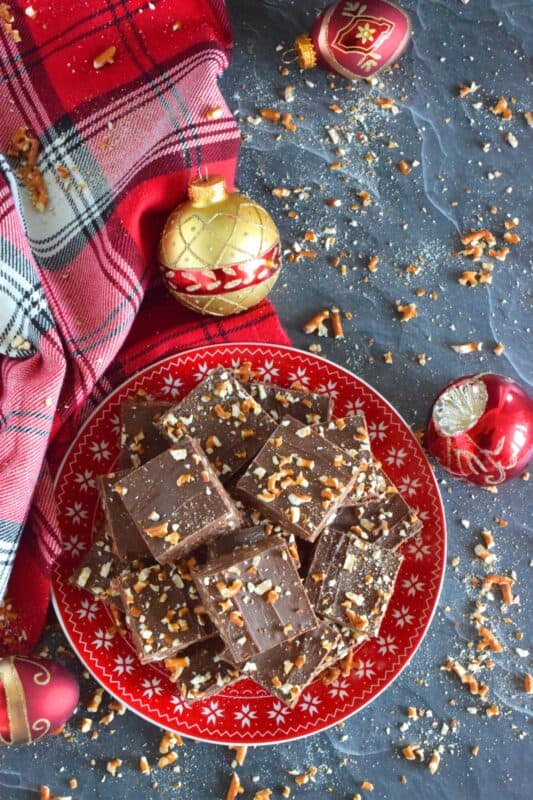 Nutella is very popular in most families, especially families with kids. Pretzel Nutella Bars combines the nutty and creamy chocolatey-ness that is Nutella with the crunchiness and saltiness of pretzels. And, if that wasn't enough, the bars are topped with melted Mirage Candy Bars! #nutella #candybar #chocolate #bars #nobake