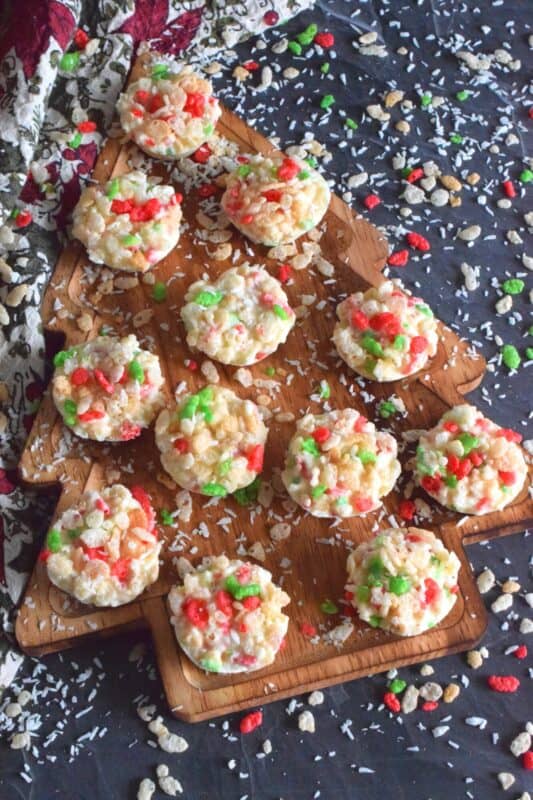 Excuse the alliteration; it couldn't be helped! Crispy Coconut Cups just might be my newest no-bake confection obsession. If you can use a microwave to melt chocolate, then you've got this one in the bag! Make this recipe your own by easily switching up the ingredients to create new flavours too! #nobake #coconut #chocolate #ricekrispies