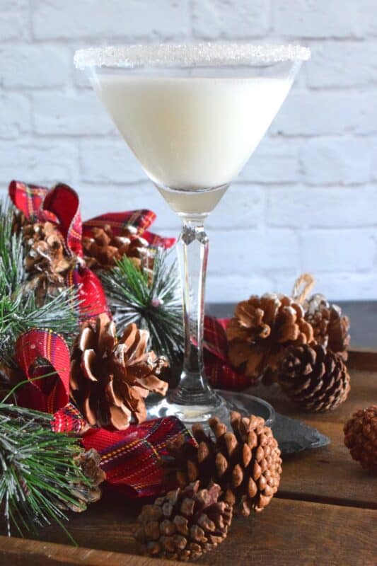 What's not to love about this White Chocolate Martini cocktail? It's prepared with vodka, chocolate liqueur, white creme de cacao, and a splash of milk. Also, it's creamy smooth and so pretty too! #cocktails #drinks #martini