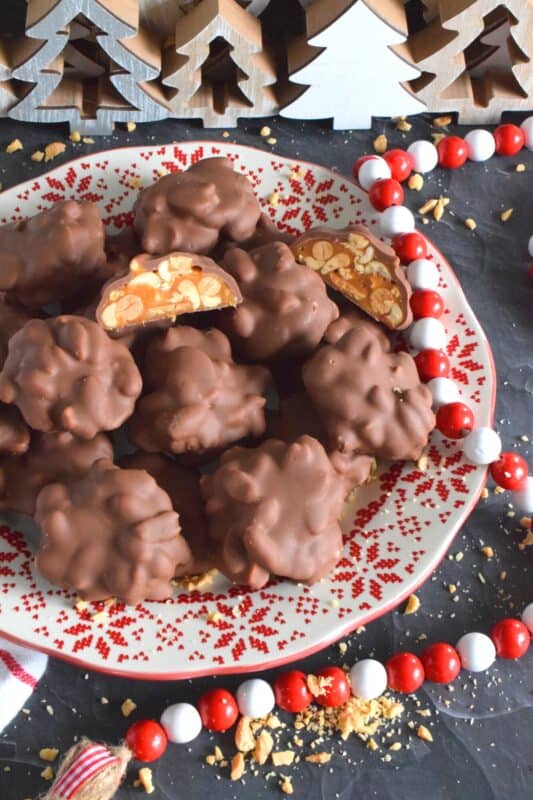A quick and easy candy with so much delicious flavour! Melted milk chocolate coats a mound of thick and gooey caramel and salted peanut goodness. One bite of these Bear Paws is all it takes to win over just about anyone! #bearpaws #caramel #nuts #nobake