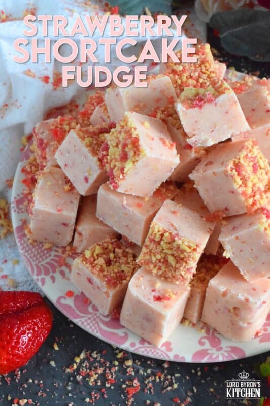 This no-bake fudge recipe is packed full of homemade strawberry shortcake crumbs. Made with melted white chocolate, Strawberry Shortcake Fudge is super easy and fast to make and tastes delicious too! Perfect for sharing with your favourite valentines! #strawberry #shortcake #fudge #nobake #valentine