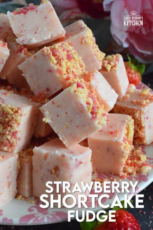 This no-bake fudge recipe is packed full of homemade strawberry shortcake crumbs. Made with melted white chocolate, Strawberry Shortcake Fudge is super easy and fast to make and tastes delicious too! Perfect for sharing with your favourite valentines! #strawberry #shortcake #fudge #nobake #valentine