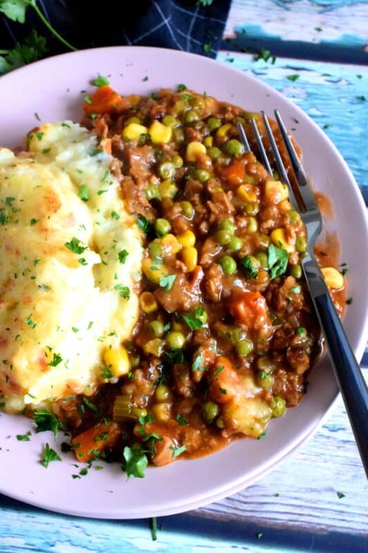 Look at these photos; doesn't that dish look hearty and meaty? That's because it is, but without a trace of meat! Shepherd's Vegetarian Skillet Pie is a perfect family dinner recipe for both vegetarians and meat lovers alike! No sides are needed here; an entire meal can be found in this one recipe! #shepherdspie #vegetarianshepherdspie #vegetarianbeef #familyrecipes #meatlessmonday #vegetarian #meatless