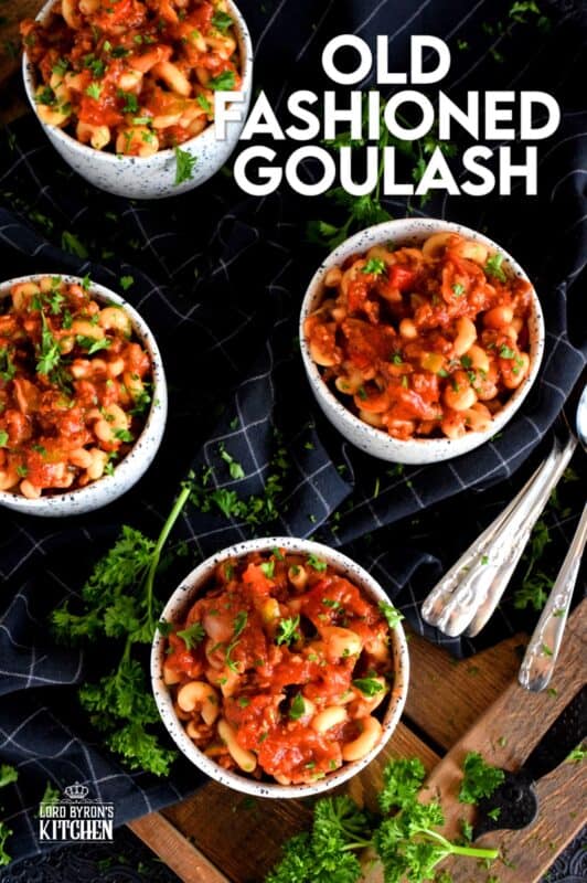 Hearty ground beef and pasta are the main ingredients in this Easy Old Fashioned Goulash. This version is loaded with peppers and tomatoes too, making it a completely nutritious meal! Classic American goulash never tasted so good! #goulash #oldfashioned #pasta #chopsuey #80srecipes