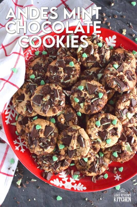 Mint lovers gather around! There couldn't possibly be any more mint flavour in these cookies! Andes Mint Chocolate Cookies are prepared with both creme de menthe baking chips and chocolates, as well as mint extract. This just might be the best holiday cookie ever! #andes #cookies #chocolate #mint