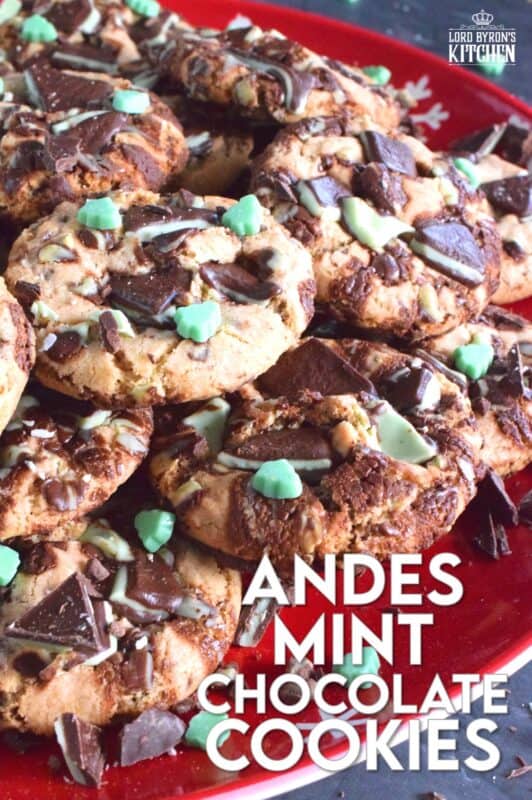 Mint lovers gather around! There couldn't possibly be any more mint flavour in these cookies! Andes Mint Chocolate Cookies are prepared with both creme de menthe baking chips and chocolates, as well as mint extract. This just might be the best holiday cookie ever! #andes #cookies #chocolate #mint