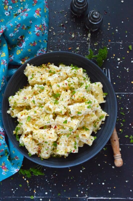 When it comes to cream sauce and pasta, nothing beats this Creamy Mascarpone Parmesan Pasta! The creamiest of them all, this sauce is prepared with both mascarpone and parmesan cheese, seasonings, and fresh lemon juice. Topped with toasted breadcrumbs for taste and texture, this quick and easy meal is simply delicious! #mascarpone #parmesan #pasta
