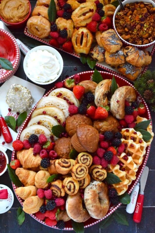 Gather together a bunch of breakfast items and assemble this super easy Holiday Breakfast Buffet! Your guests and family will love filling up on these morning favourites. Set the plates right in the middle of your table or kitchen counter and let everyone help themselves! #breakfast #charcuterie #holiday #christmas