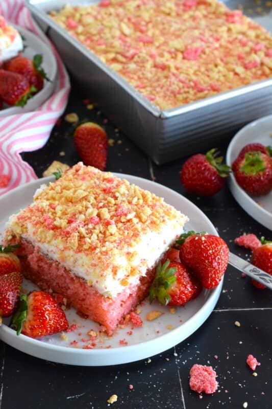 This light and fluffy cake is super flavourful! Prepared with a boxed strawberry mousse mix and a cream cheese frosting, Strawberry Mousse Shortcake is topped with homemade strawberry shortcake crumbs which help to make it the most deliciously nostalgic flavour combination! #strawberry #shortcake #mousse #crumbs #cake