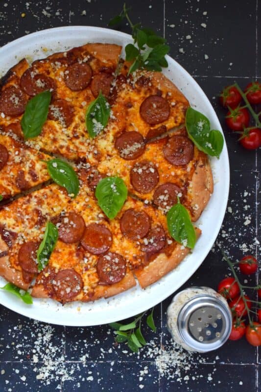 Homemade seasoning blends are the best! All you need is your spice rack and a few minutes to make your own version of this Pizza Seasoning Blend. It will open up lots of recipe possibilities and save you money too! Prepared with what most of us have in our spice racks already, this blend will keep in your fridge for months! #pizza #seasoning #blends #parmesan
