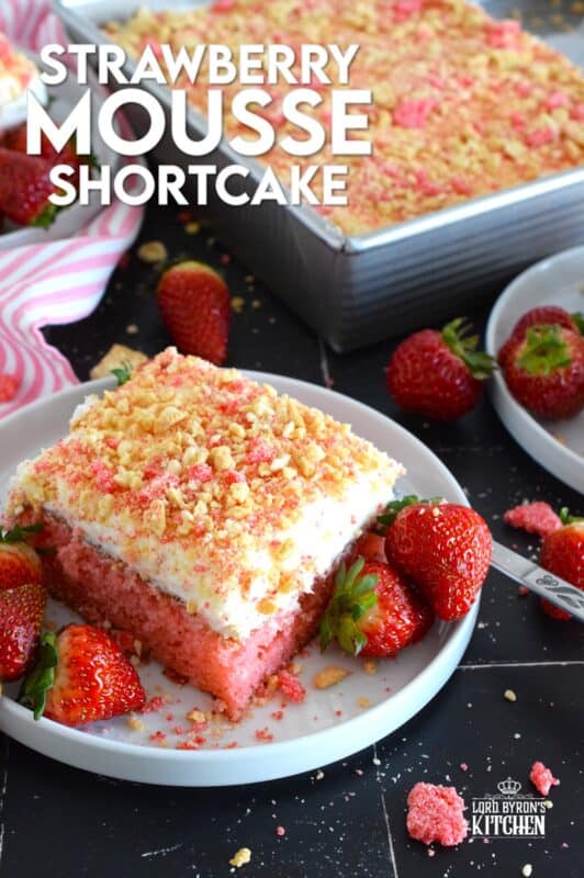 This light and fluffy cake is super flavourful! Prepared with a boxed strawberry mousse mix and a cream cheese frosting, Strawberry Mousse Shortcake is topped with homemade strawberry shortcake crumbs which help to make it the most deliciously nostalgic flavour combination! #strawberry #shortcake #mousse #crumbs #cake