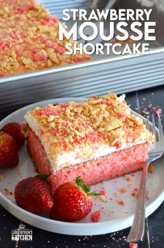 This light and fluffy cake is super flavourful! Prepared with a boxed strawberry mousse mix and a cream cheese frosting, Strawberry Mousse Shortcake is topped with homemade strawberry shortcake crumbs which help to make it the most deliciously nostalgic flavour combination! #strawberry #shortcake #mousse #crumbs #cake