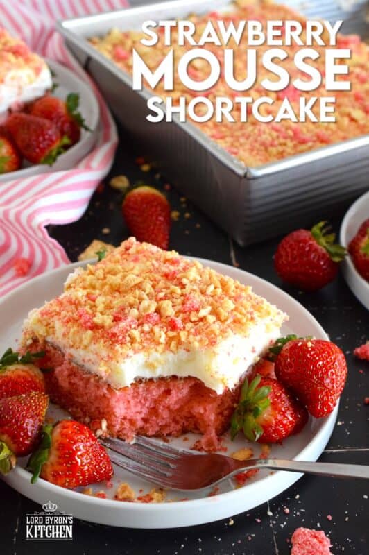 This light and fluffy cake is super flavourful! Prepared with a boxed strawberry mousse mix and a cream cheese frosting, Strawberry Mousse Shortcake is topped with homemade strawberry shortcake crumbs which help to make it the most deliciously nostalgic flavour combination! #strawberry #shortcake #mousse #crumbs #cake