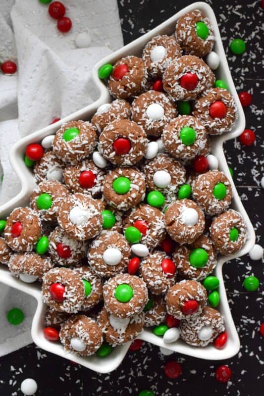 Use melted peppermint flavoured marshmallows in this recipe for even more minty flavour!  Prepared with cocoa, graham crumbs, and coconut, these No Bake Marshmallow M&M Mint Balls are sure to please and delight the peppermint lover in your family! #nobake #mint #dandies #marshmallow #balls #chocolate #candy