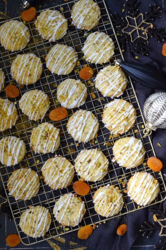 Soft and moist Apricot and Pistachio Cookies are a great addition to any holiday cookie platter! Prepared with a quick and easy cookie dough, these are packed with the chewiness of chopped dried apricots and the crunchiness of shelled pistachios! #apricot #pistachio #cookies #christmas #holiday #baking