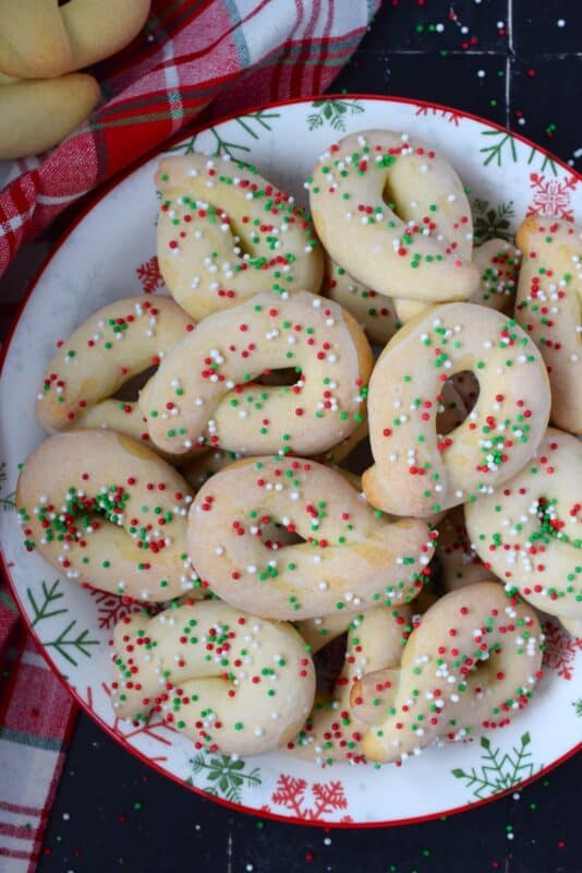 Portuguese Holiday Biscuits are easy to prepare; they are rustic and simple and the taste reminds me of old-fashioned Christmas cookies. These also make a great addition to a cookie gift box! #portuguese #cookies #christmas