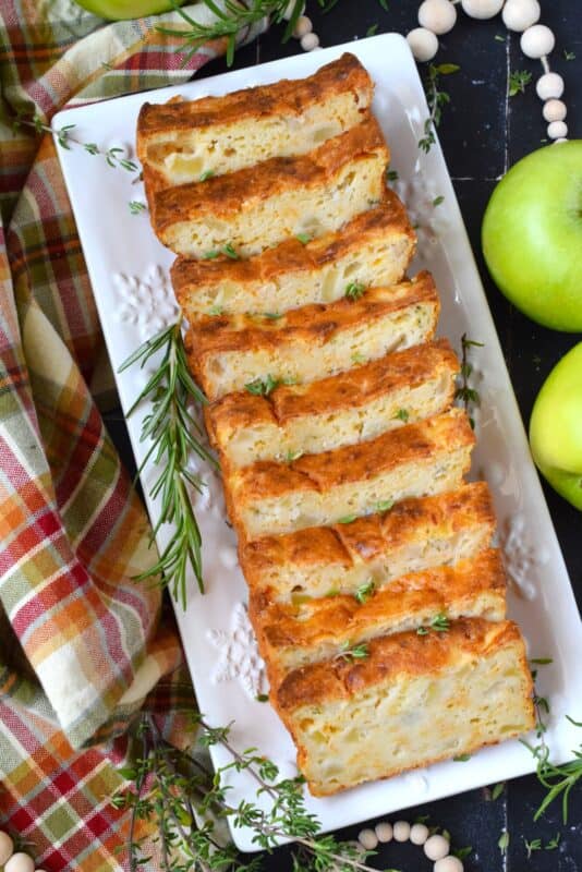 Not all cakes and loaves need to be sweetened with sugar, nor do they need to be made with desserts in mind. Loaves lend themselves quite well to an afternoon tea or coffee break, especially if they are prepared to be savoury like in the case of this Apple and Cheese Bread! #loaf #bread #apple #cheese